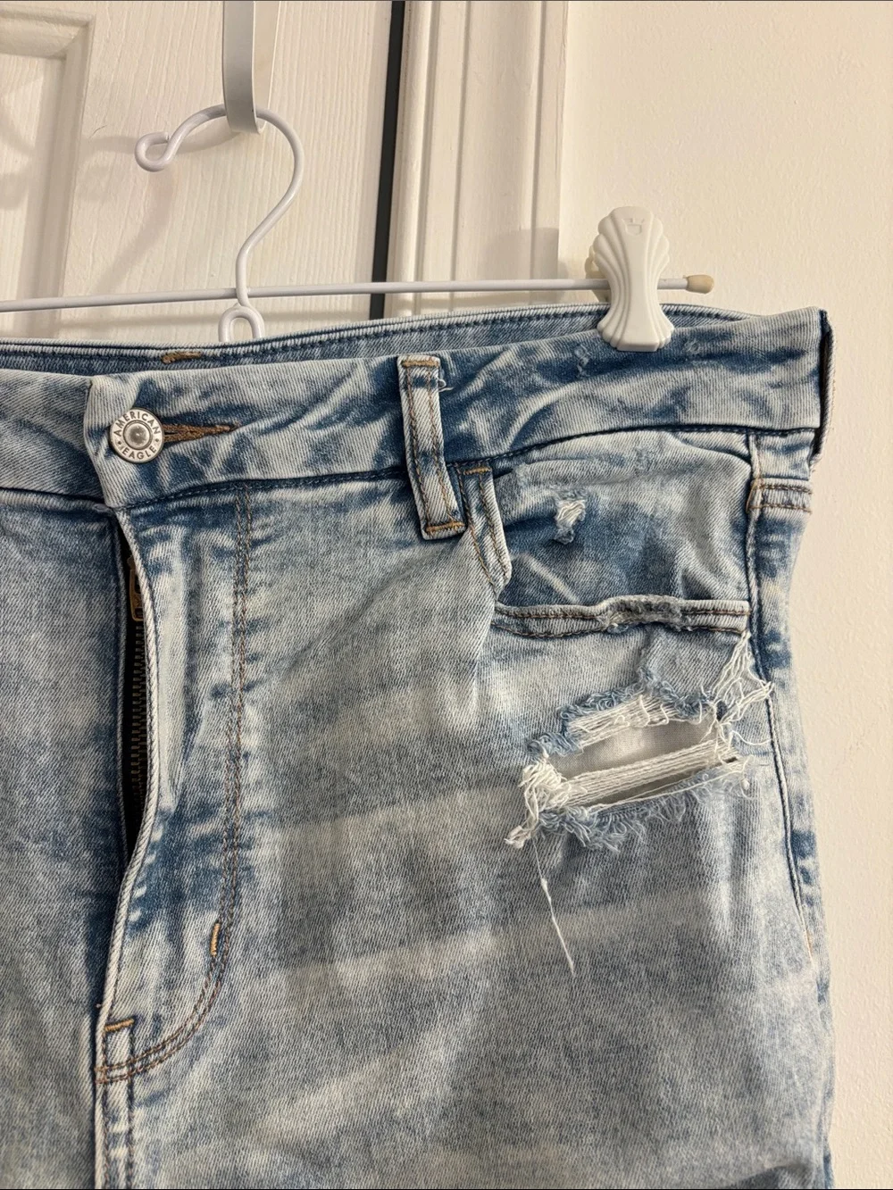 American Eagle Outfitters Light Blue Ripped Skinny Jeans - Picture 4 of 7